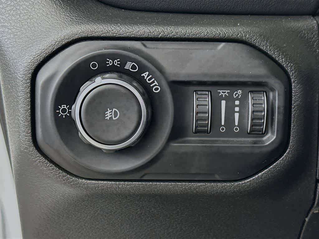 Used 2021 Jeep Wrangler Unlimited Sahara AWD/4WD image 26