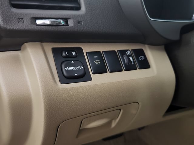 Used 2010 Toyota Highlander Limited w/ Extra Value Pkg 8 AWD/4WD image 21