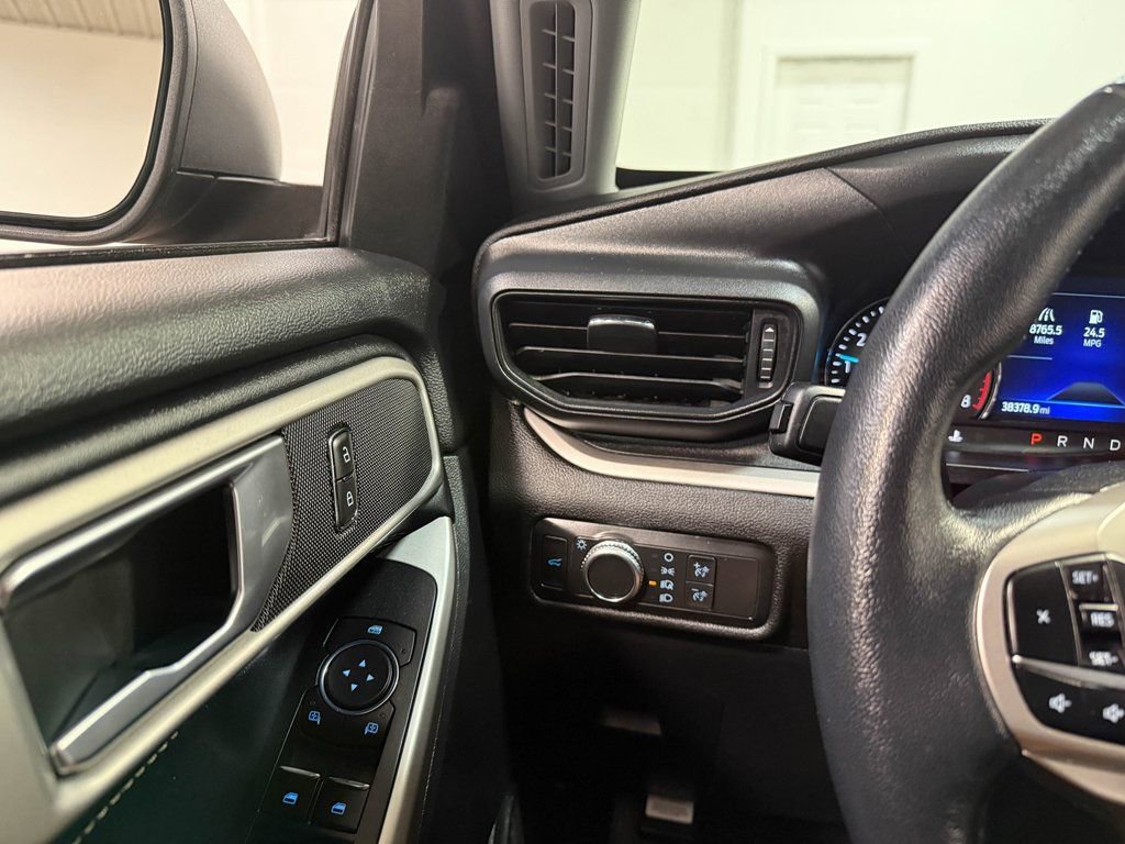 Used 2022 Ford Explorer XLT image 76