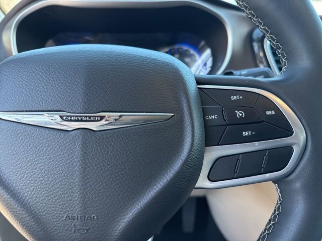 Used 2023 Chrysler Voyager LX image 34