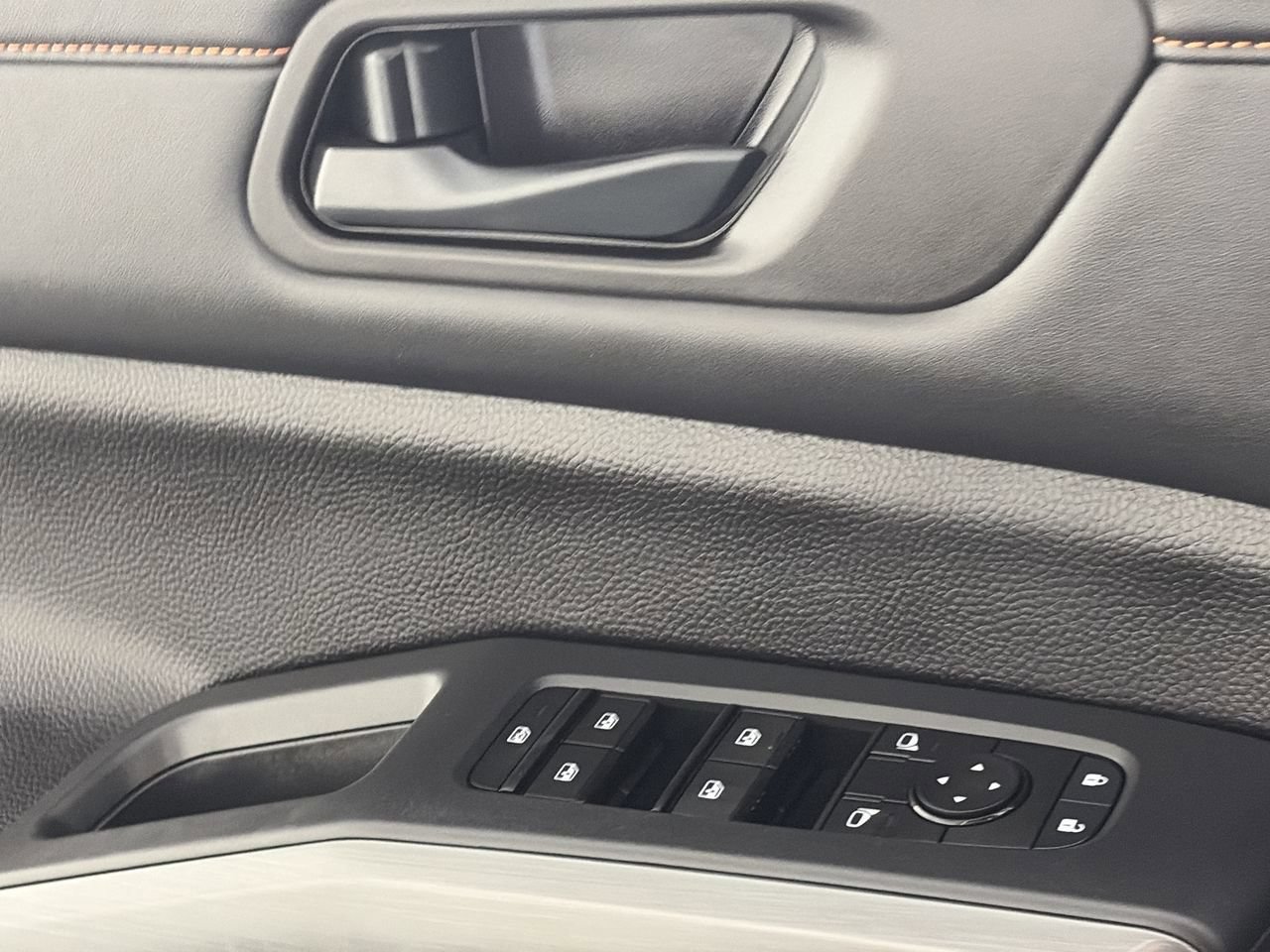 Used 2025 Nissan Pathfinder Rock Creek AWD/4WD image 18