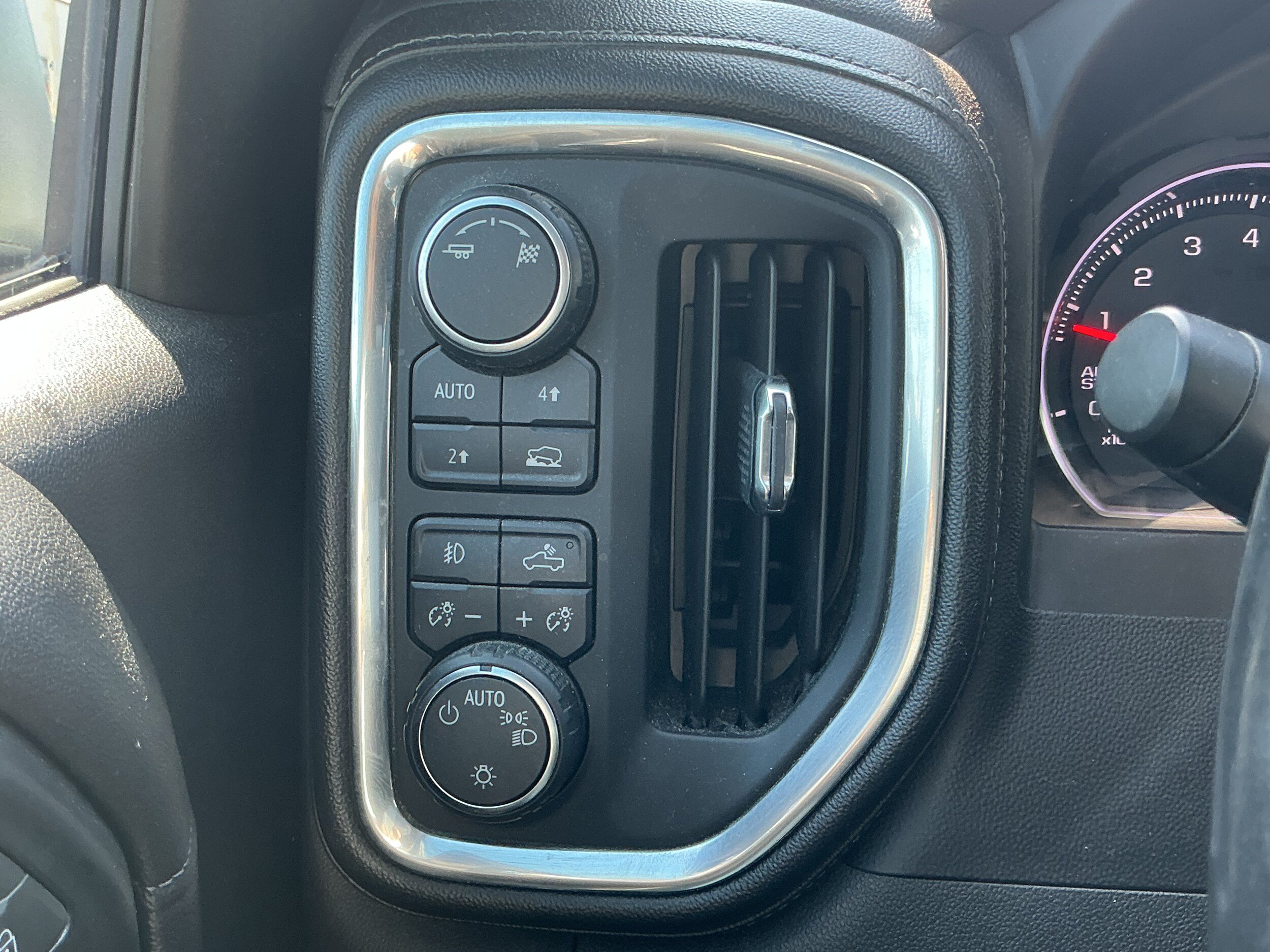 Certified 2019 Chevrolet Silverado 1500 RST w/ All-Star Edition AWD/4WD image 9