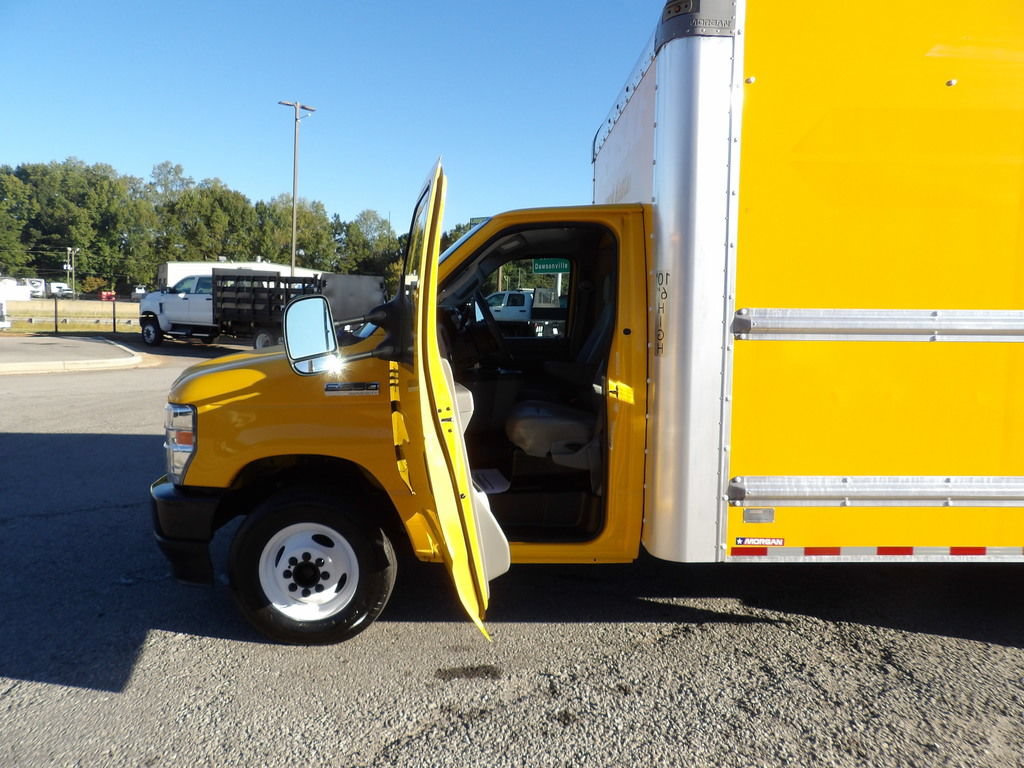 Used 2022 Ford E-350 and Econoline 350 Super Duty RWD image 13