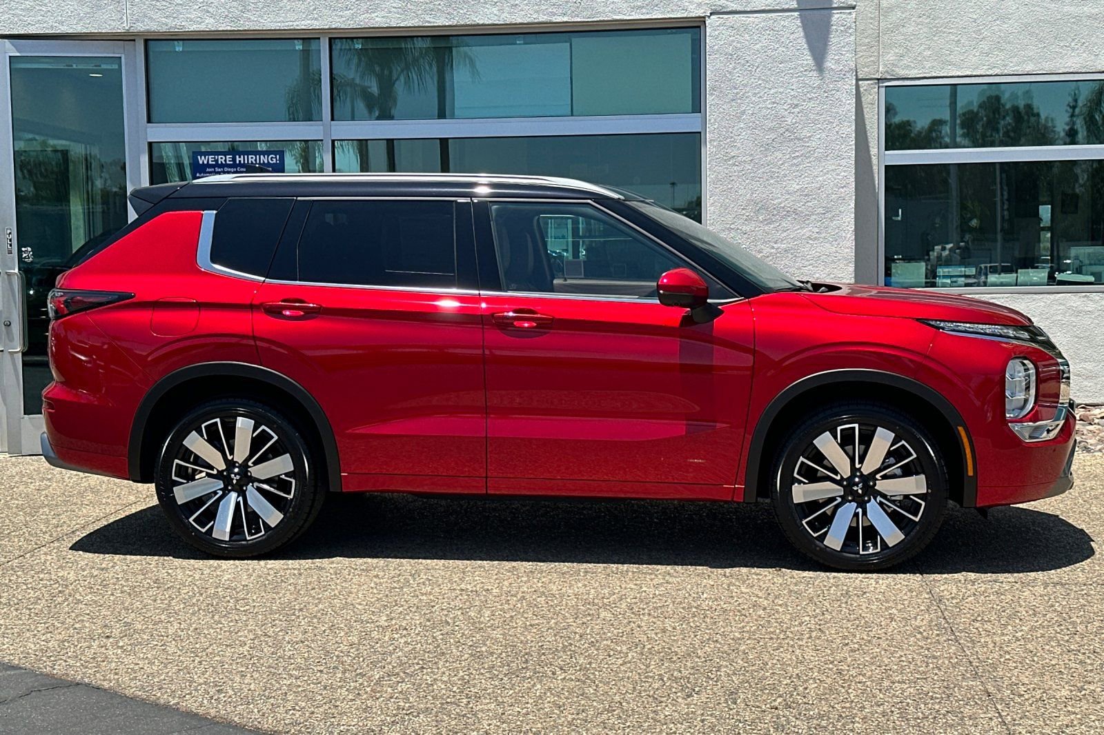 New 2025 Mitsubishi Outlander SEL image 3