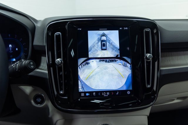 Used 2024 Volvo XC40 B5 Ultimate w/ Protection Package Premier image 24
