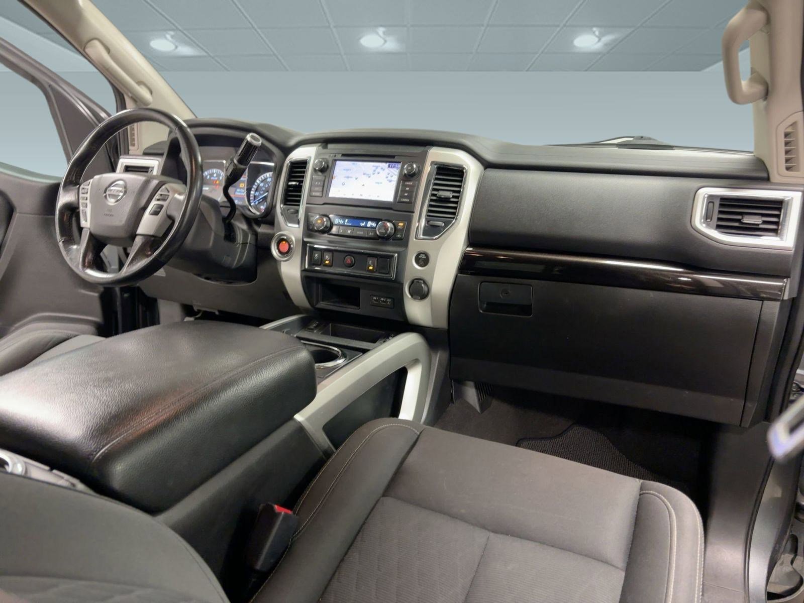 Used 2019 Nissan Titan SV w/ SV Convenience Package image 29