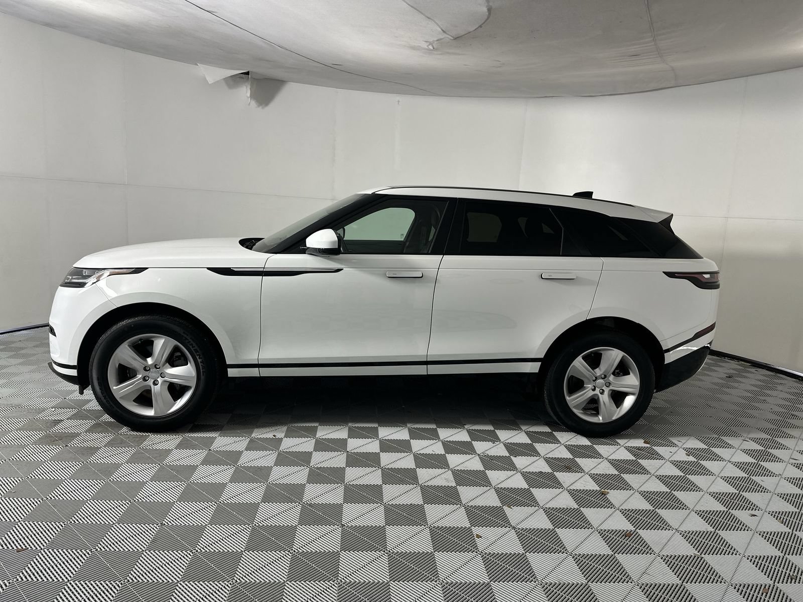 Used 2022 Land Rover Range Rover Velar S AWD/4WD image 5