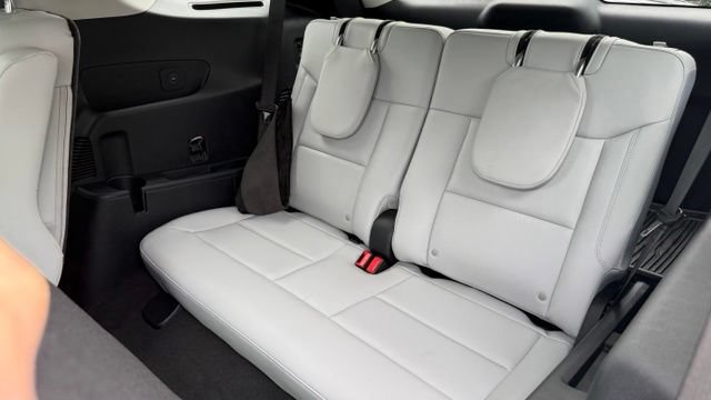 Used 2026 Ford Explorer Platinum w/ LUX Leather Package AWD/4WD image 37