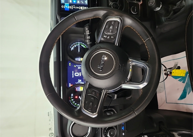 Used 2024 Jeep Wrangler Unlimited Sahara w/ Technology Group AWD/4WD image 7