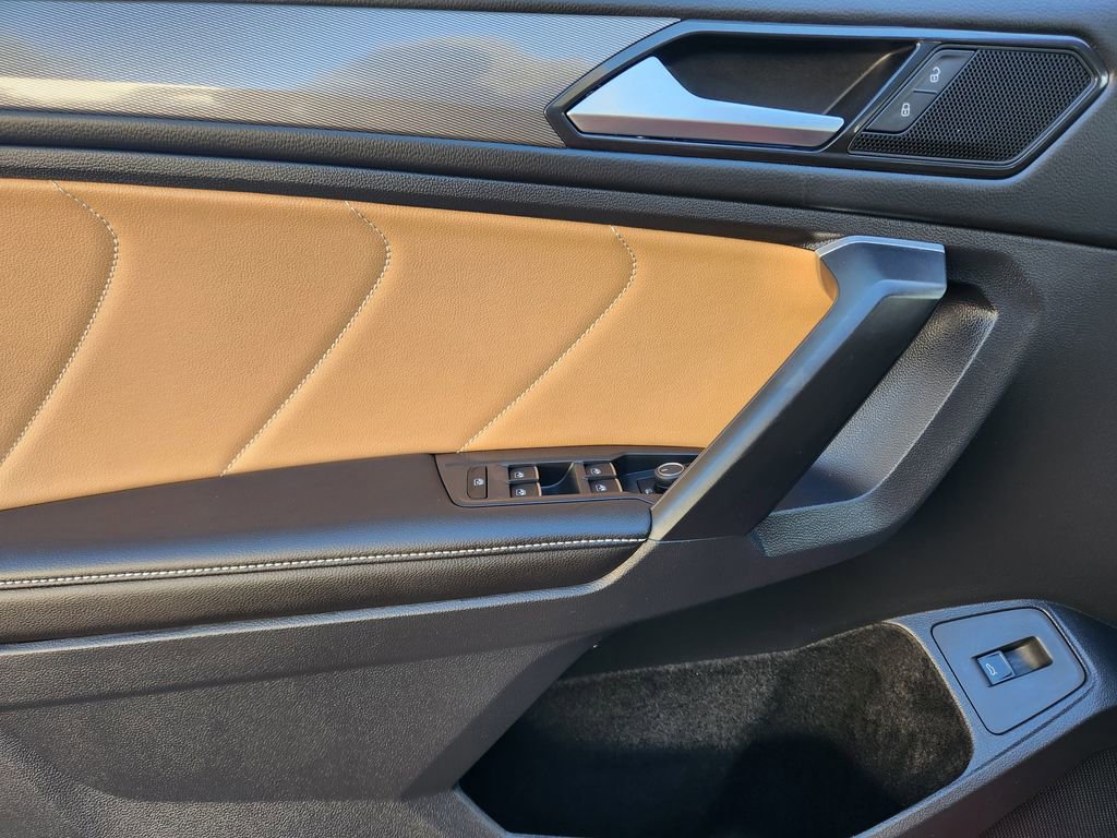 Certified 2024 Volkswagen Tiguan SE image 6