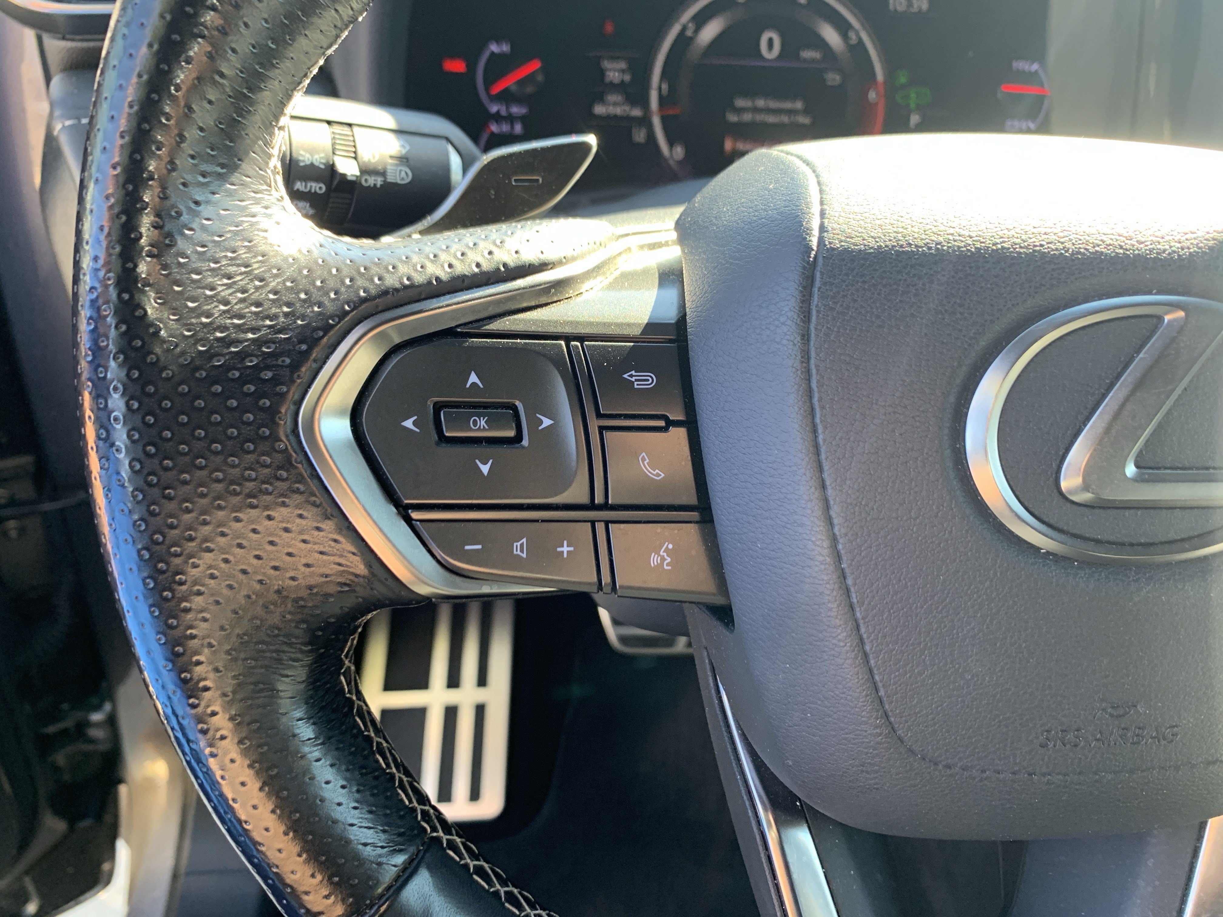 Used 2022 Lexus LX 600 F Sport w/ Accessory Package (Z1) AWD/4WD image 19