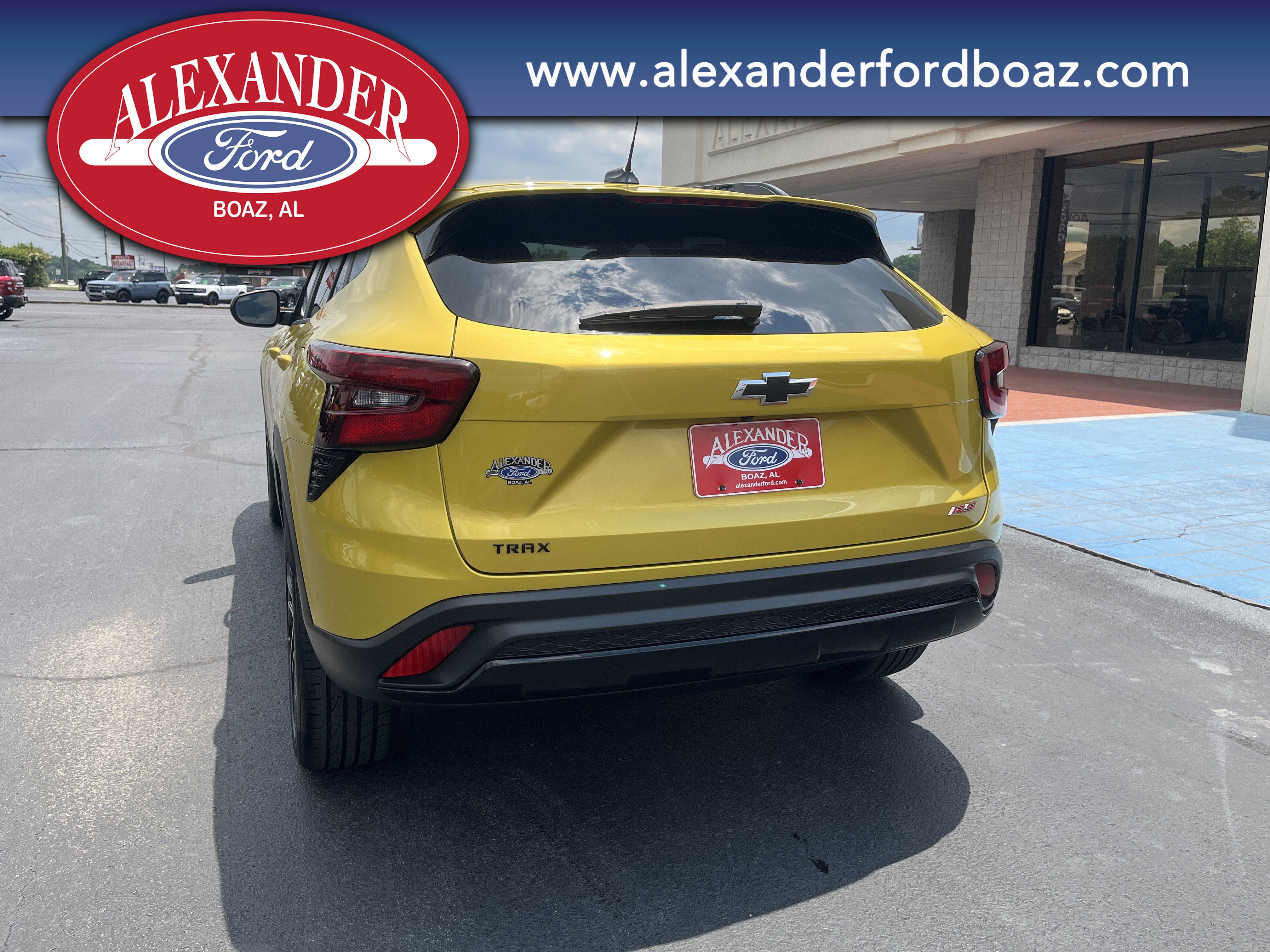 Used 2025 Chevrolet Trax RS w/ Sunroof Package FWD image 6