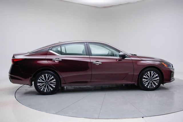 Used 2024 Nissan Altima 2.5 SV image 9