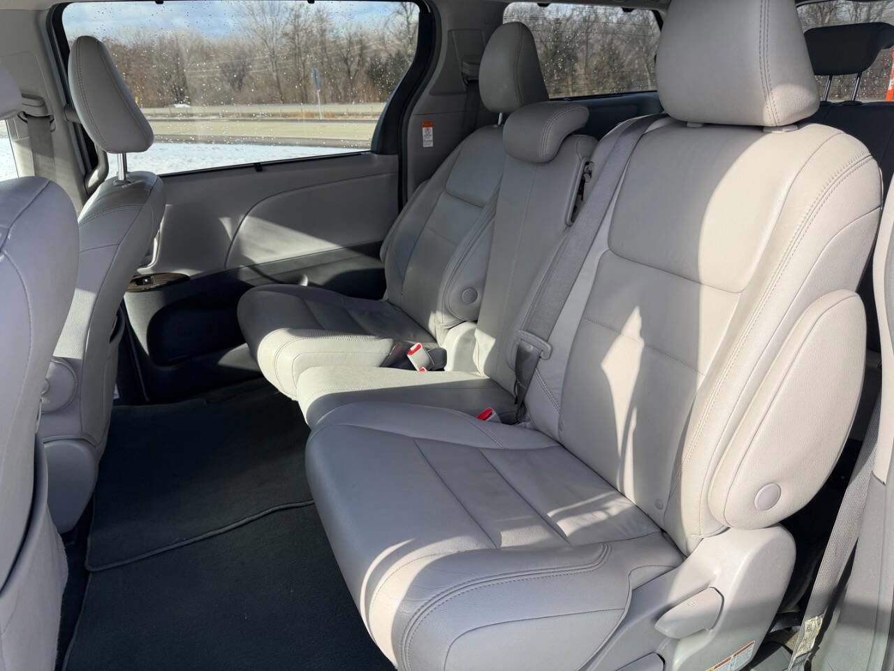 Used 2018 Toyota Sienna XLE Premium w/ Protection Package image 9