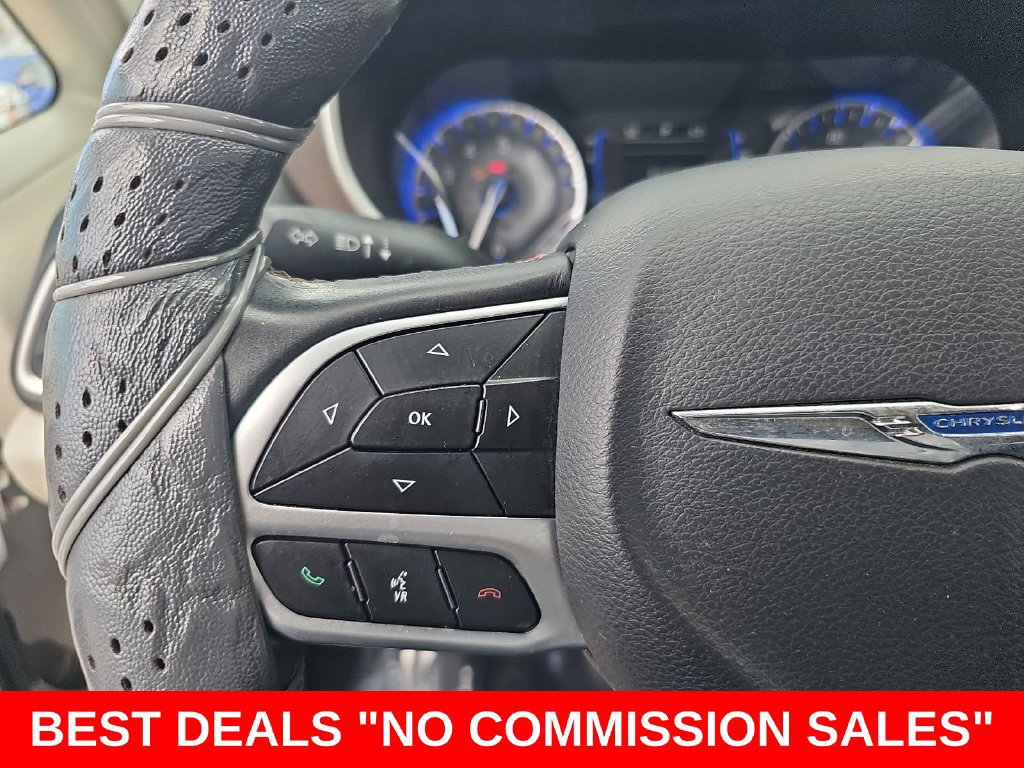 Used 2018 Chrysler Pacifica Touring-L FWD image 18