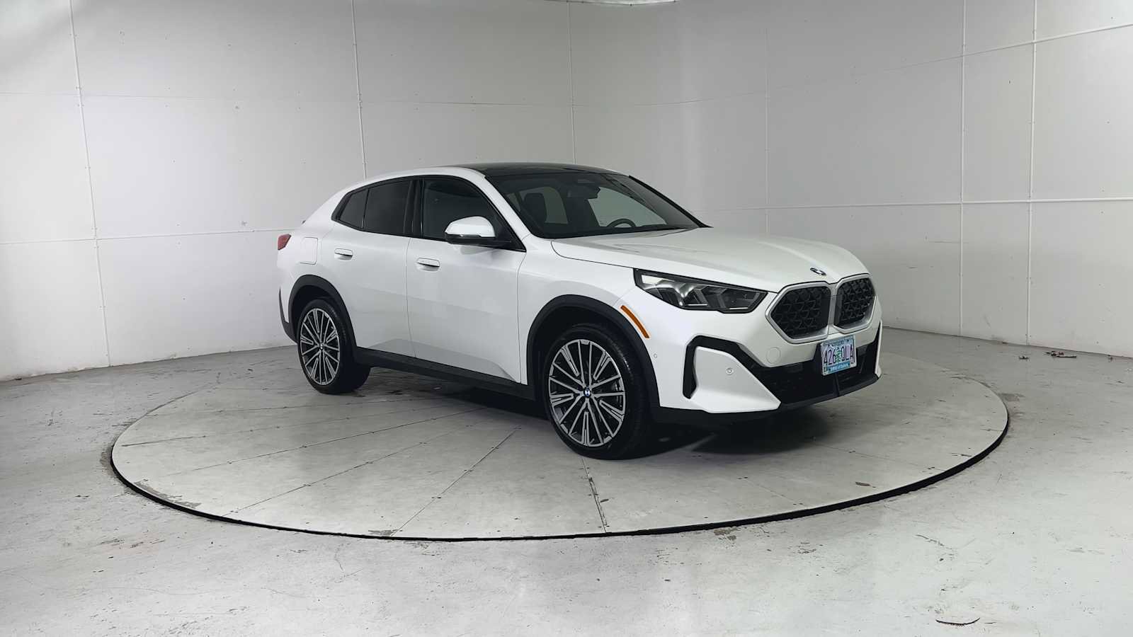 Used 2025 BMW X2 xDrive28i w/ Technology Package image 8