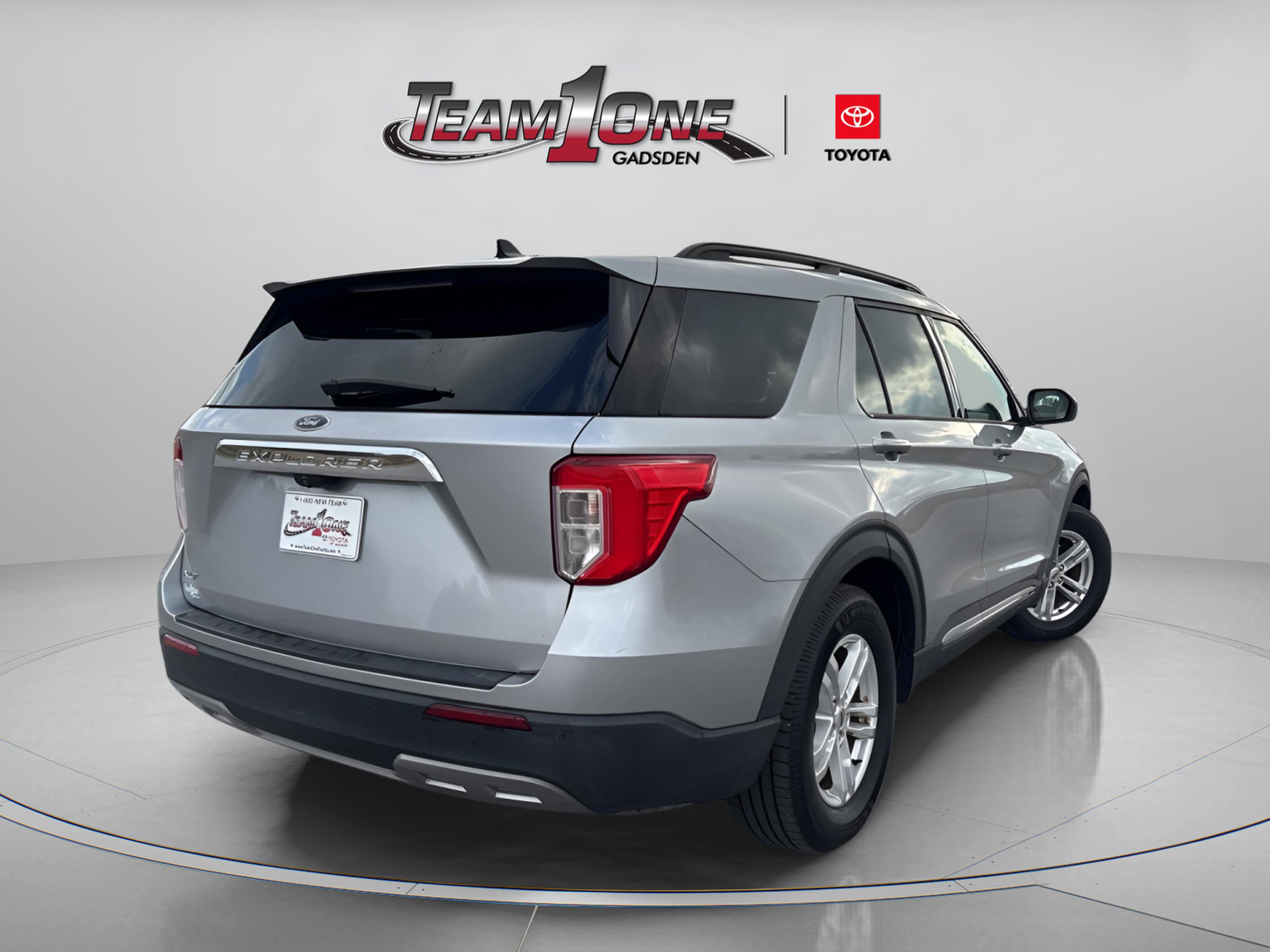 Used 2021 Ford Explorer XLT w/ Equipment Group 202A image 8