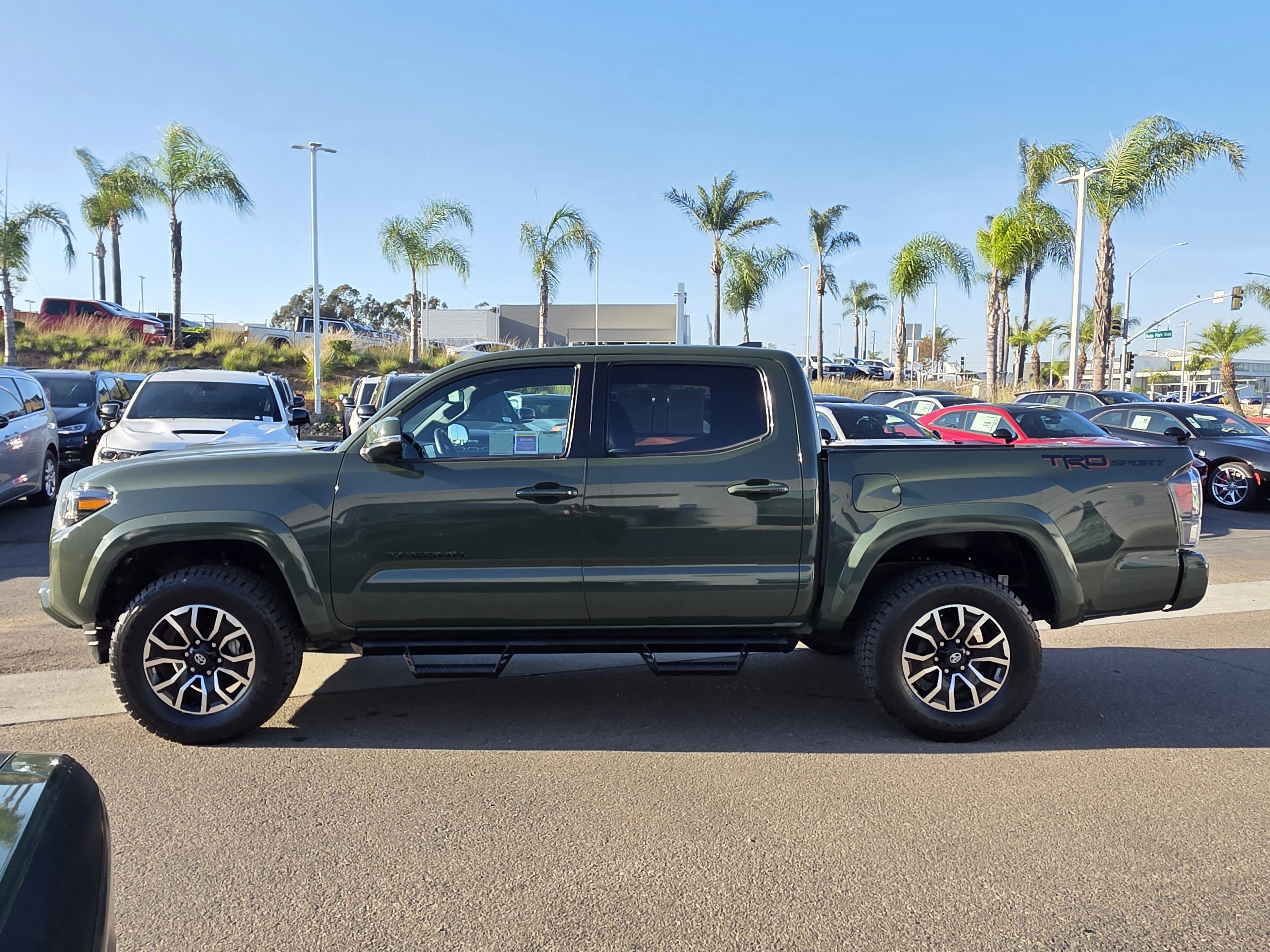 Used 2022 Toyota Tacoma TRD Sport image 2