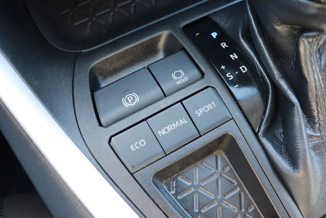 Used 2021 Toyota RAV4 LE image 21