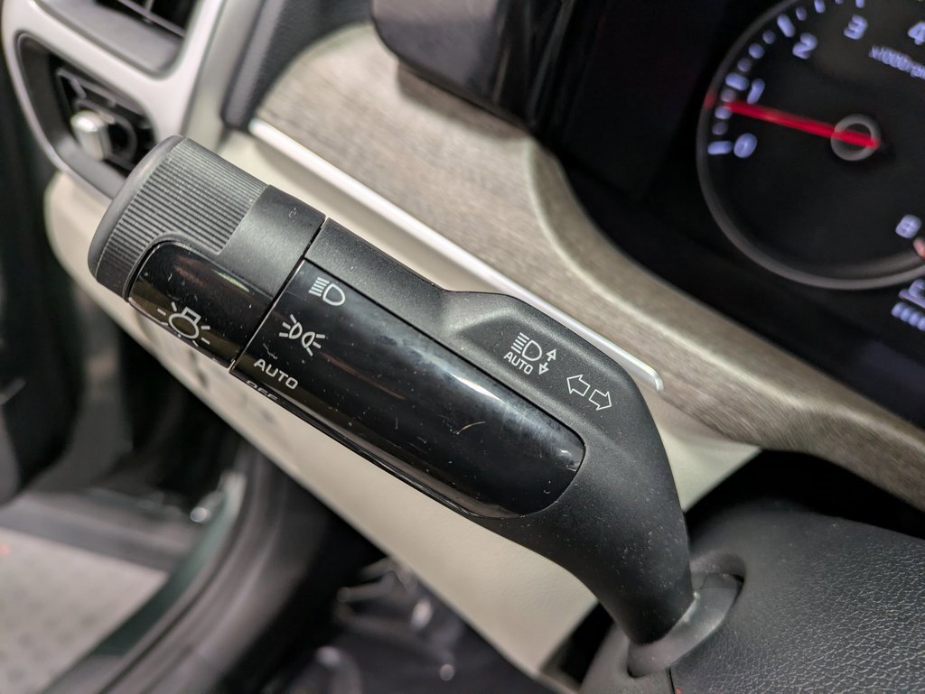 Used 2022 Kia Sorento S w/ Panoramic Sunroof Package image 17