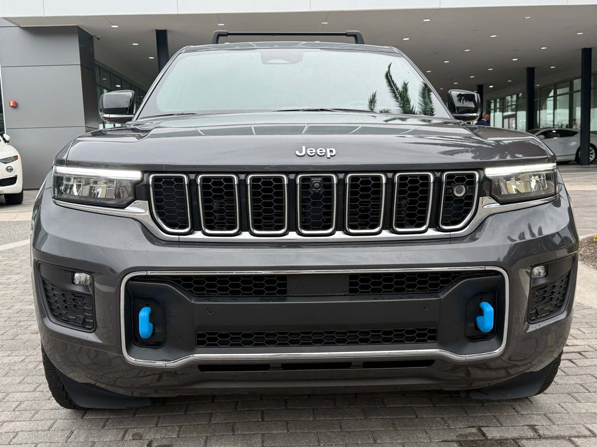 Used 2022 Jeep Grand Cherokee Overland w/ Advanced Protech Group III image 8