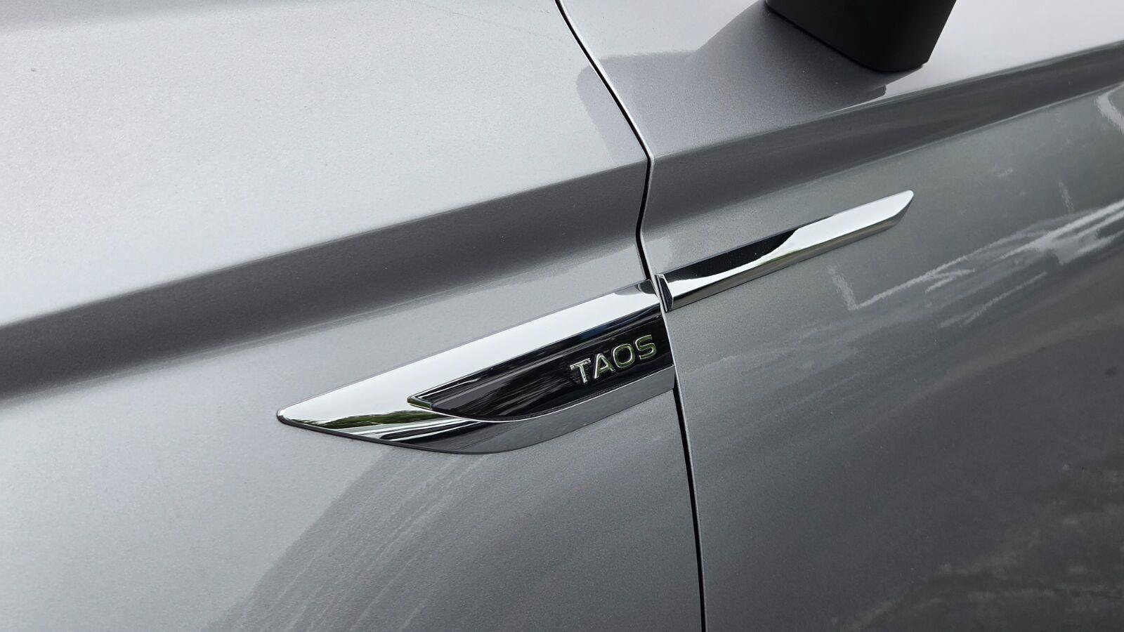 Used 2023 Volkswagen Taos SE w/ Panoramic Sunroof Package FWD image 18