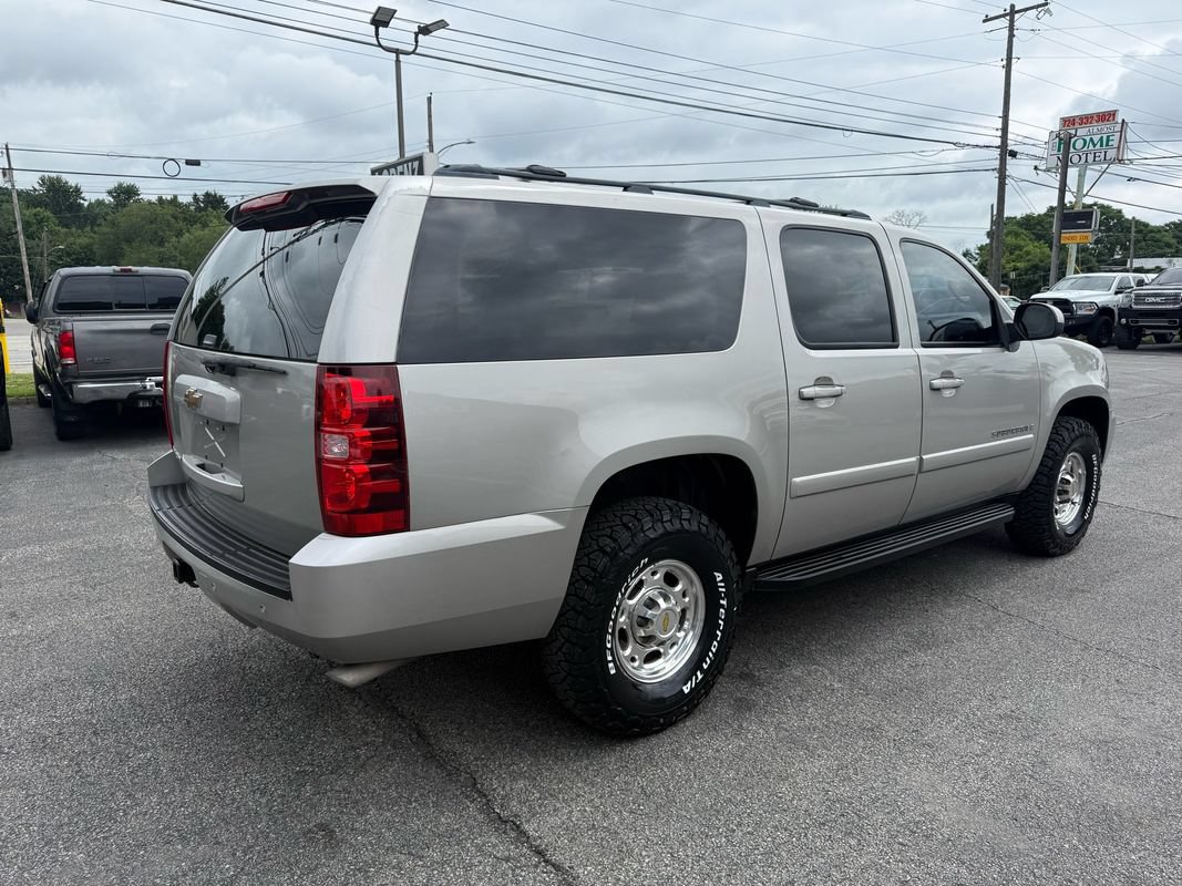 Used 2007 Chevrolet Suburban 2500 LT w/ LT Preferred Equipment Group AWD/4WD image 5
