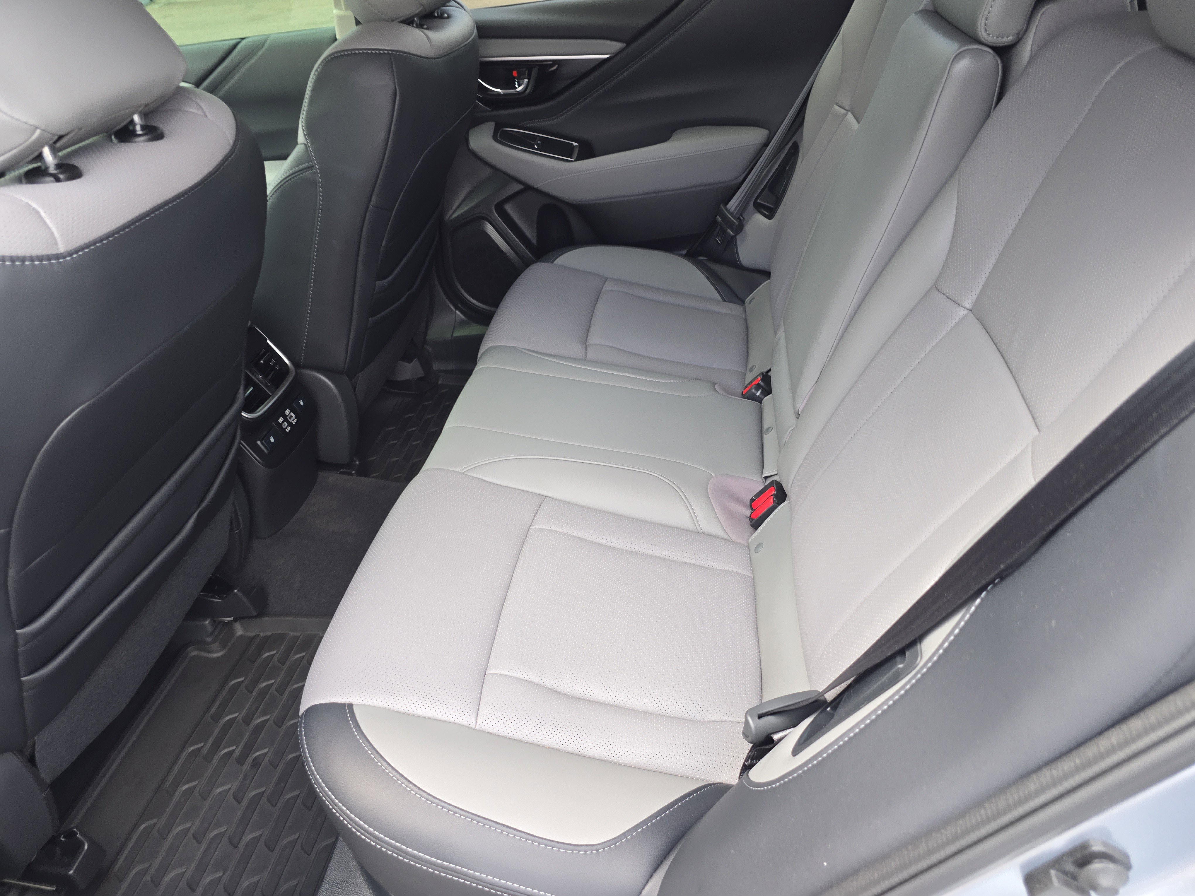 Used 2025 Subaru Outback Limited w/ Tech Package 3 image 17