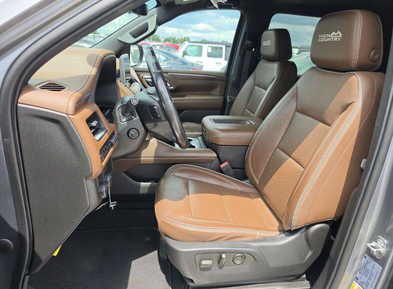 Used 2022 Chevrolet Suburban High Country RWD image 9