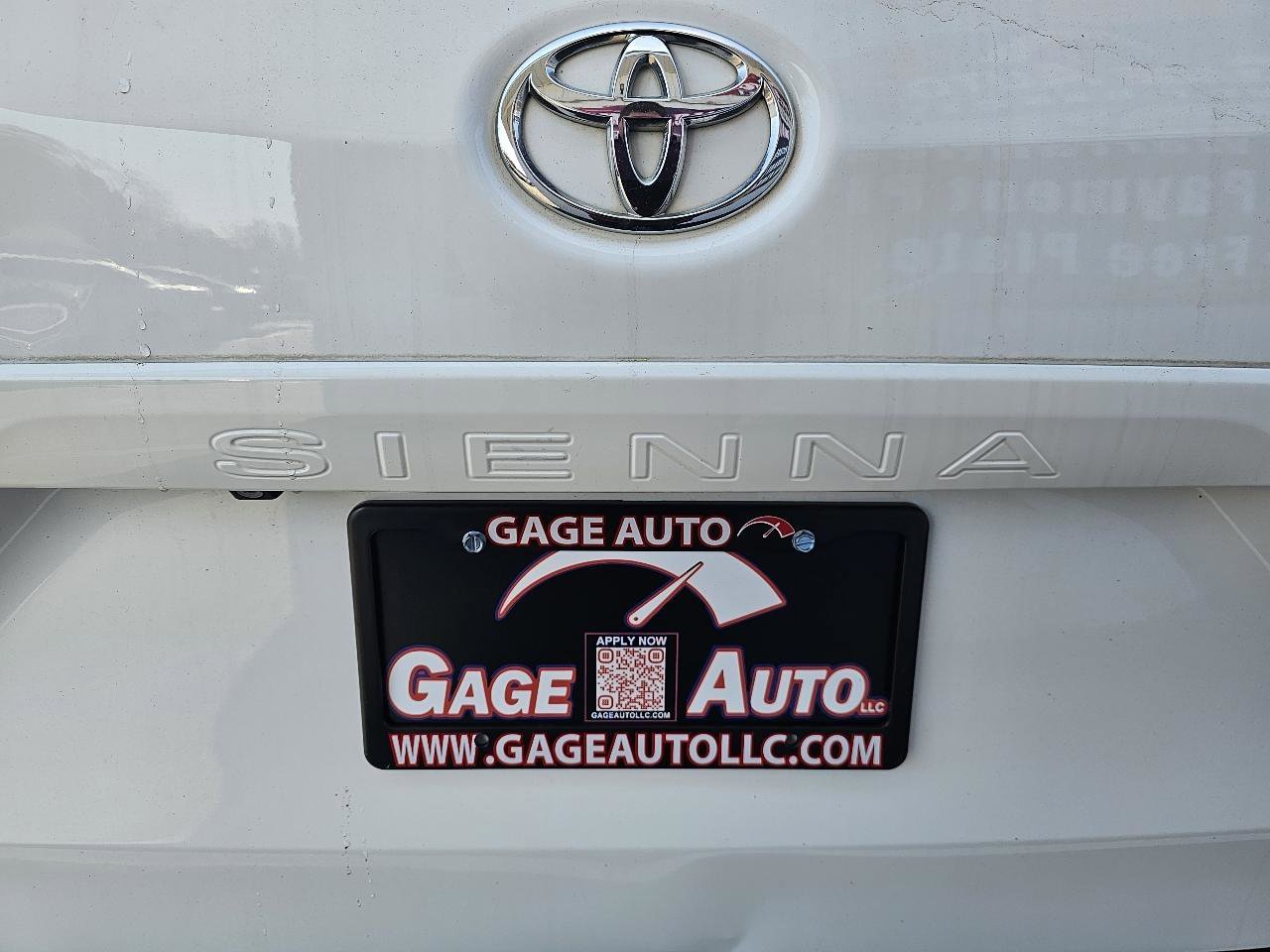 Used 2012 Toyota Sienna LE w/ Towing Pkg image 16