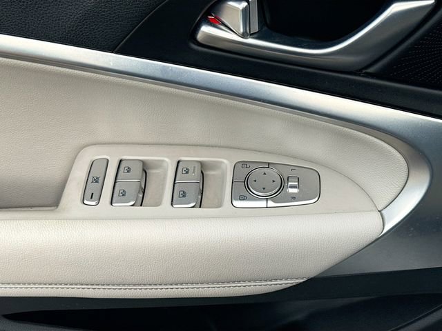 Used 2022 Genesis G70 2.0T image 17