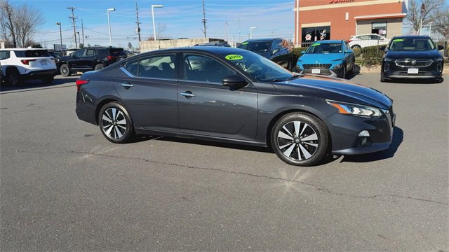 Used 2019 Nissan Altima 2.5 SV image 2