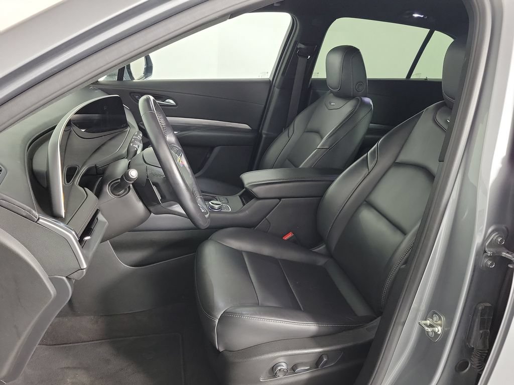 Used 2025 Cadillac XT4 Premium Luxury FWD image 16