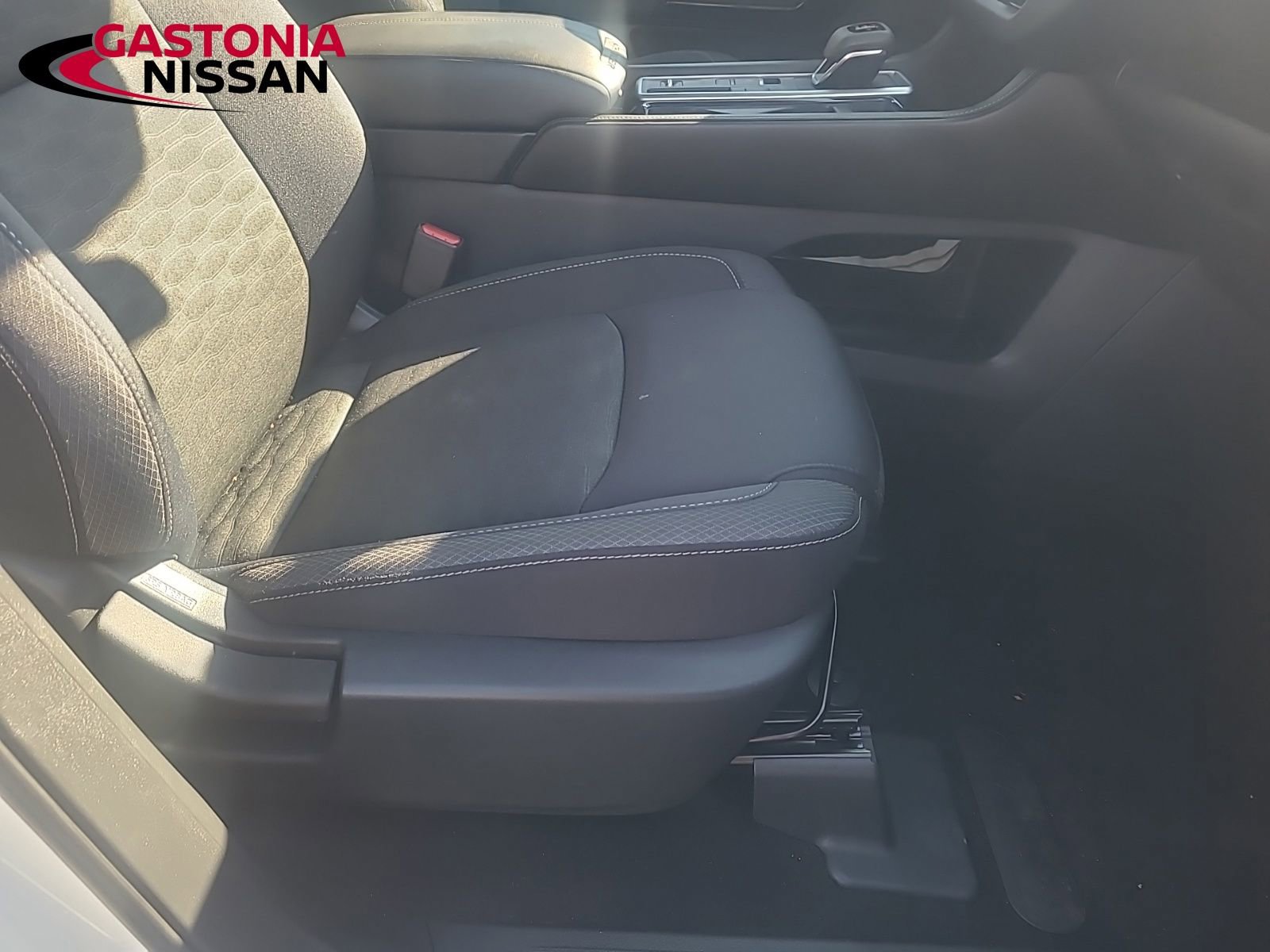 Used 2024 Nissan Pathfinder SV image 23