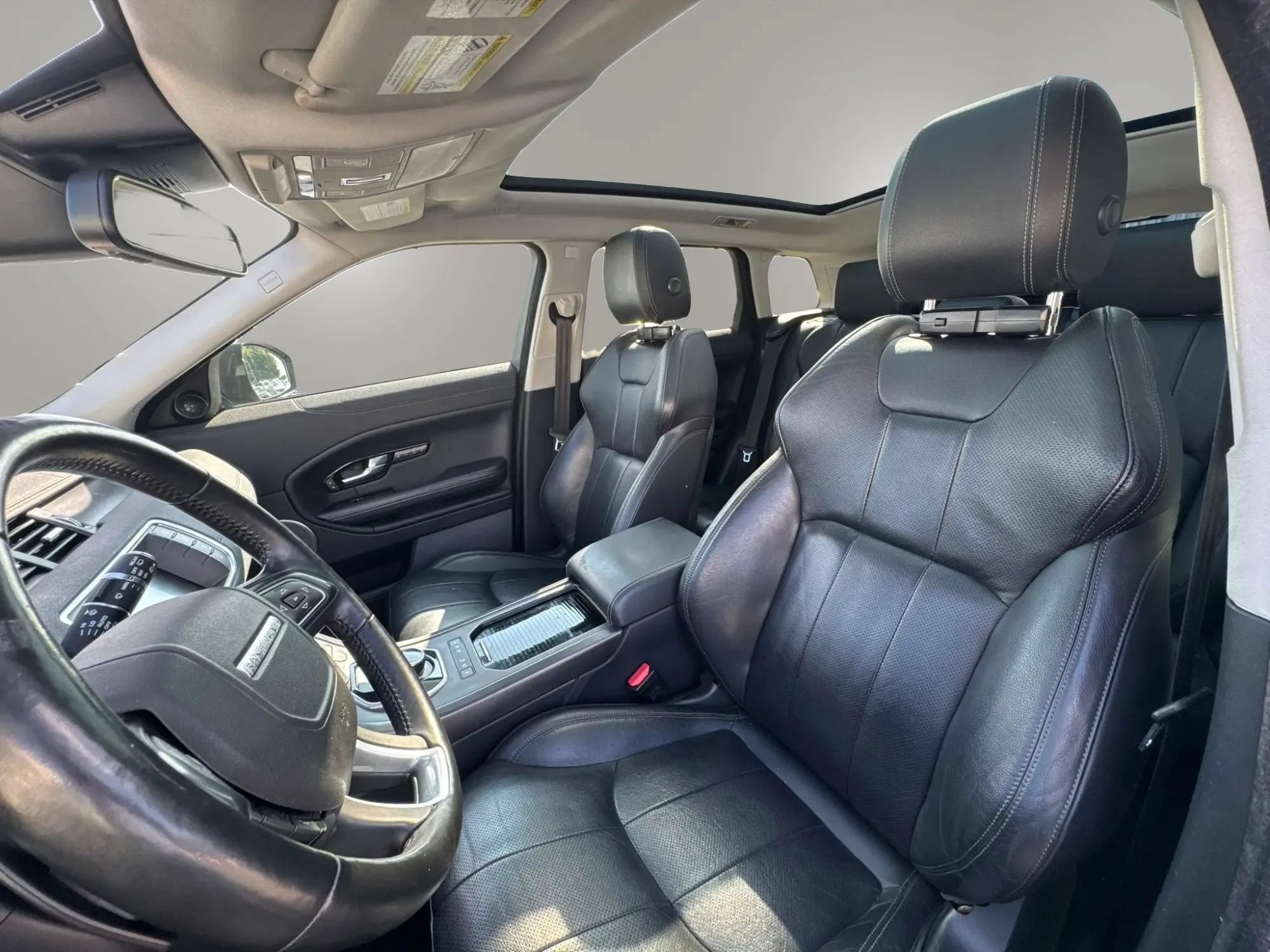 Used 2019 Land Rover Range Rover Evoque SE AWD/4WD image 11