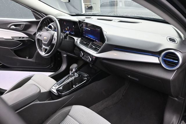 Used 2025 Chevrolet Trax LT w/ LT Convenience Package FWD image 36