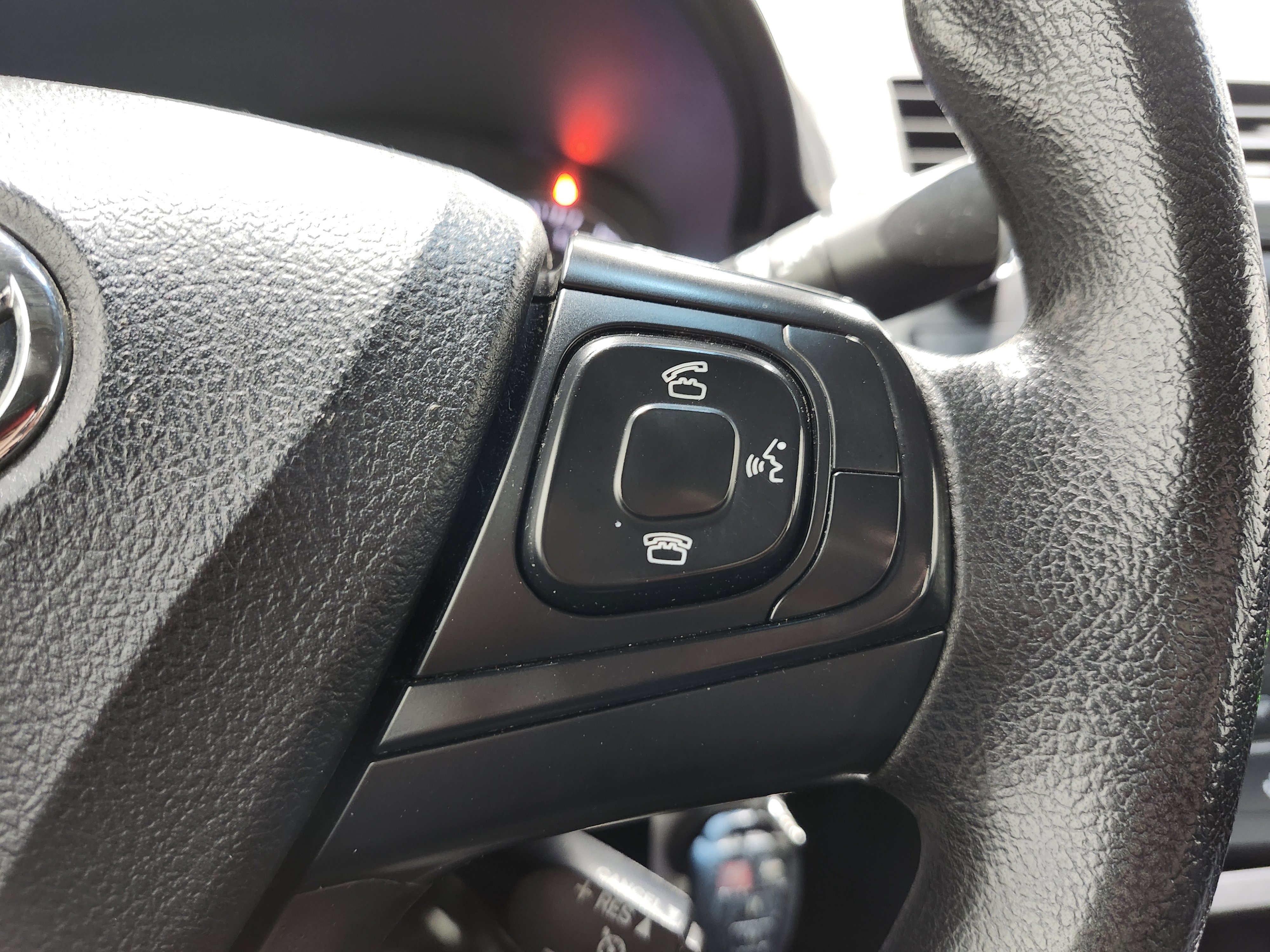 Used 2015 Toyota Camry LE image 29