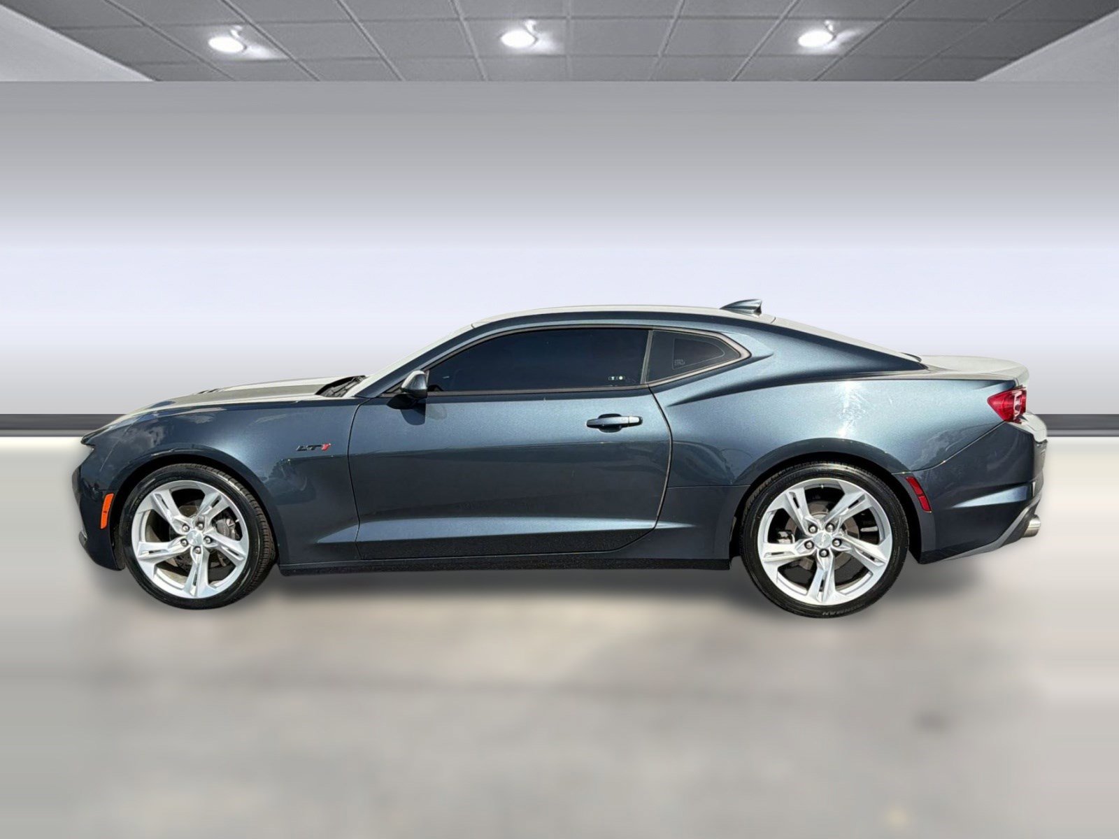Used 2020 Chevrolet Camaro LT RWD image 2