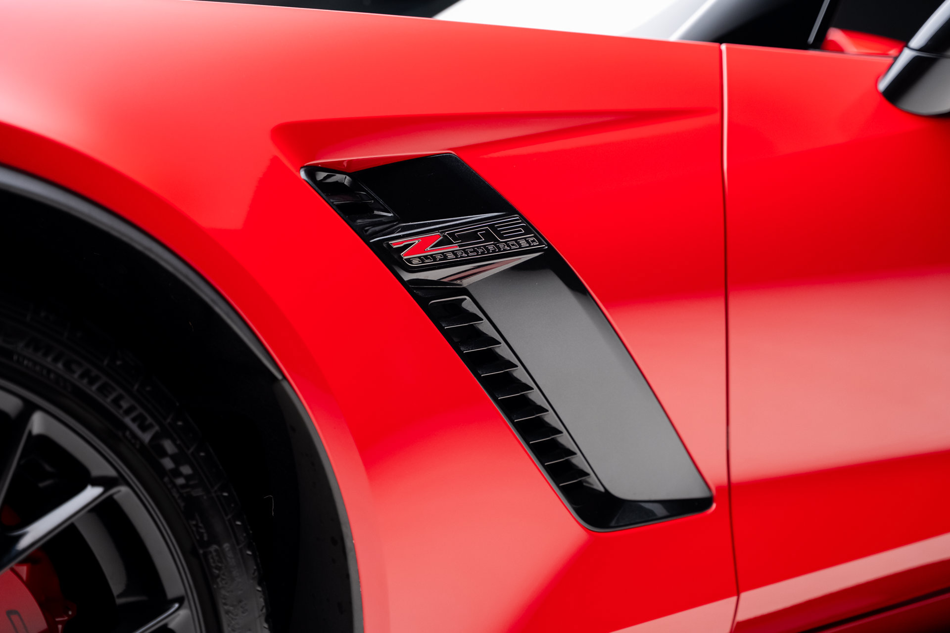 Used 2016 Chevrolet Corvette Z06 w/ 3LZ Preferred Equipment Group RWD image 24
