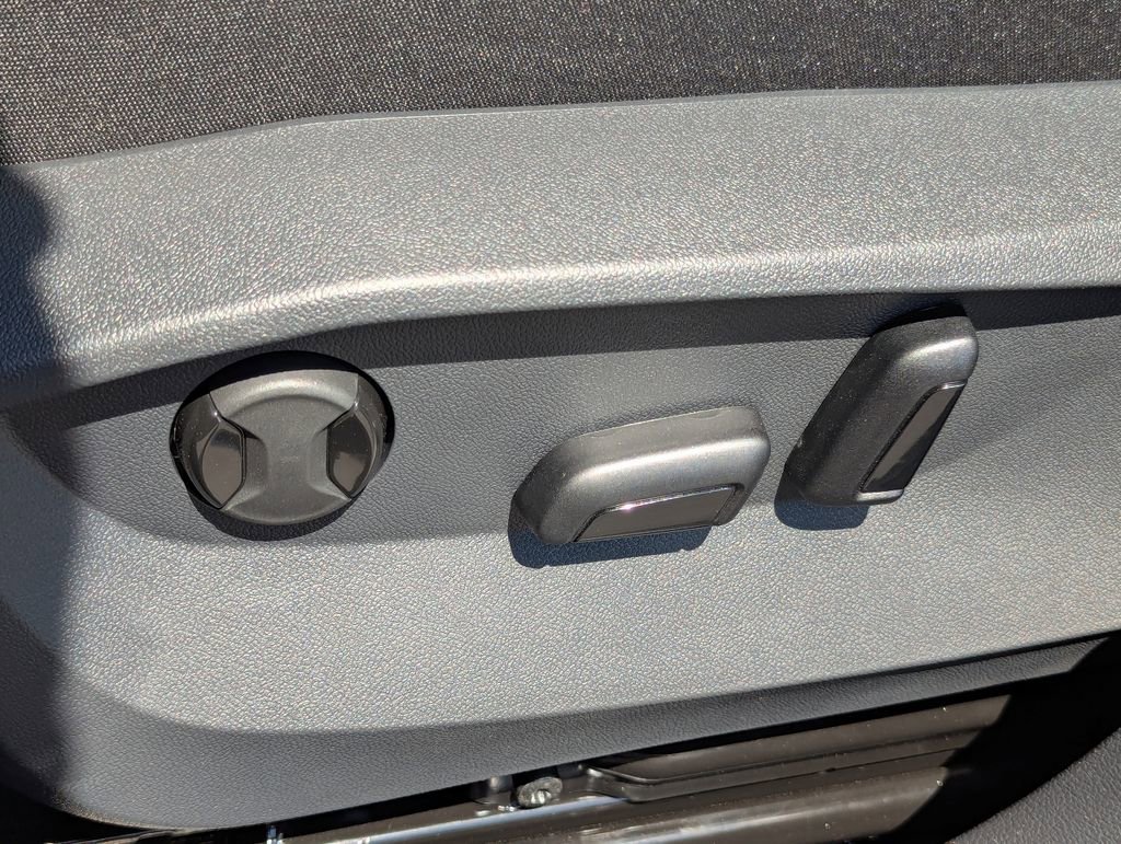 New 2026 Volkswagen Taos SE FWD image 27