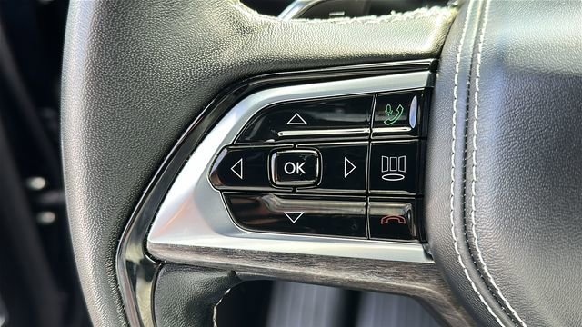 Used 2023 Jeep Grand Cherokee Overland w/ Advanced Protech Group III image 13