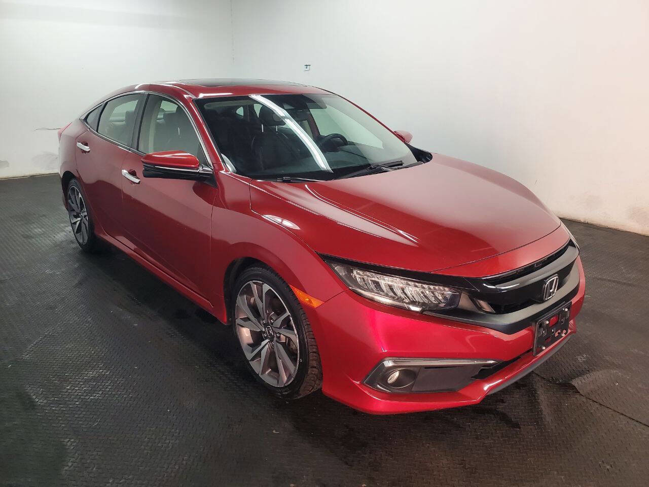 Used 2019 Honda Civic Touring image 3