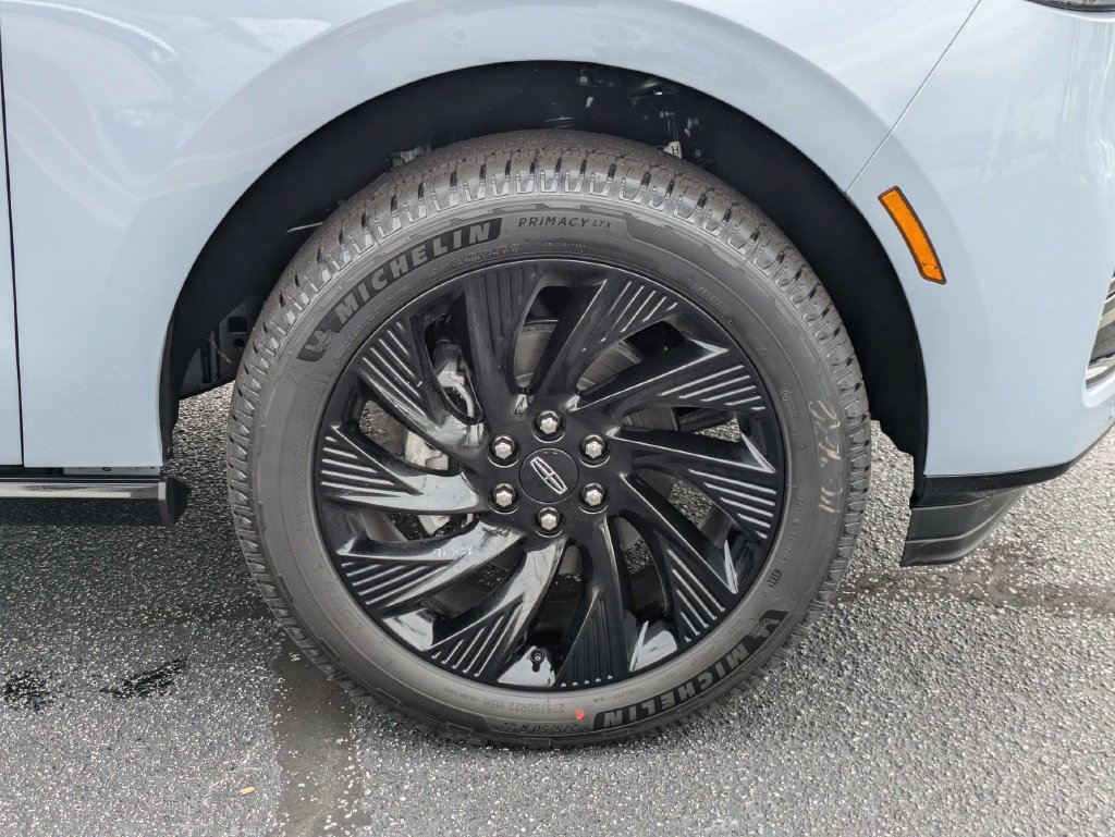 New 2027 Lincoln Navigator Reserve w/ Jet Appearance Package RWD image 9