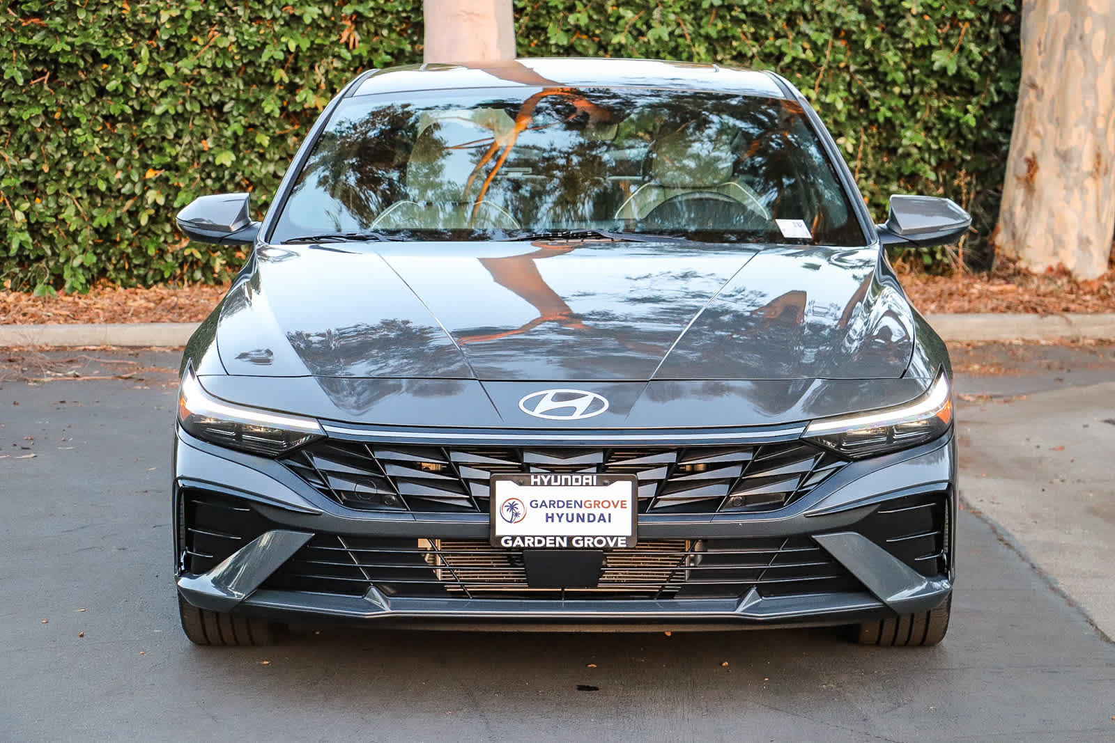 Used 2025 Hyundai Elantra Limited FWD image 2