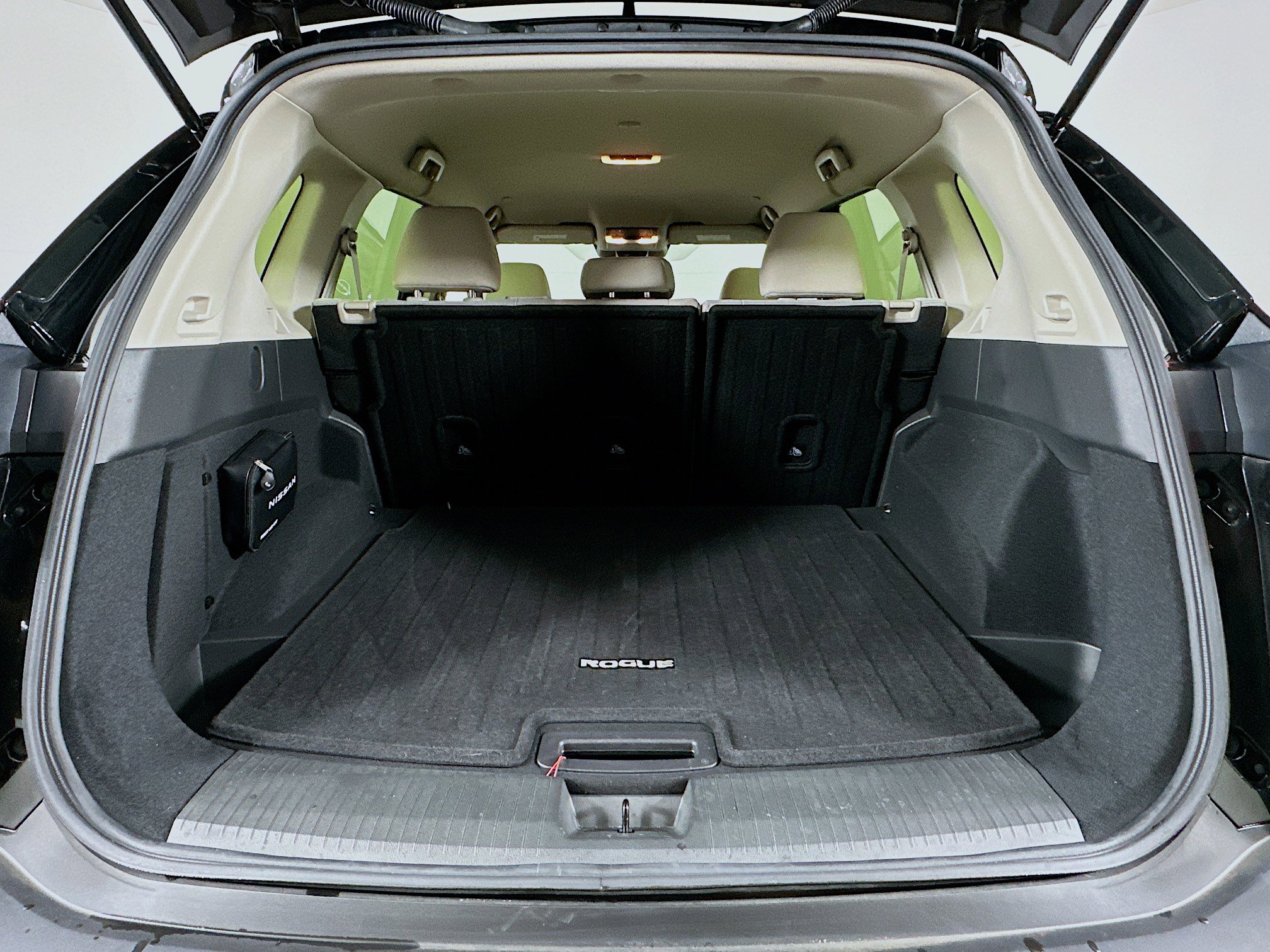 Used 2023 Nissan Rogue SV image 27