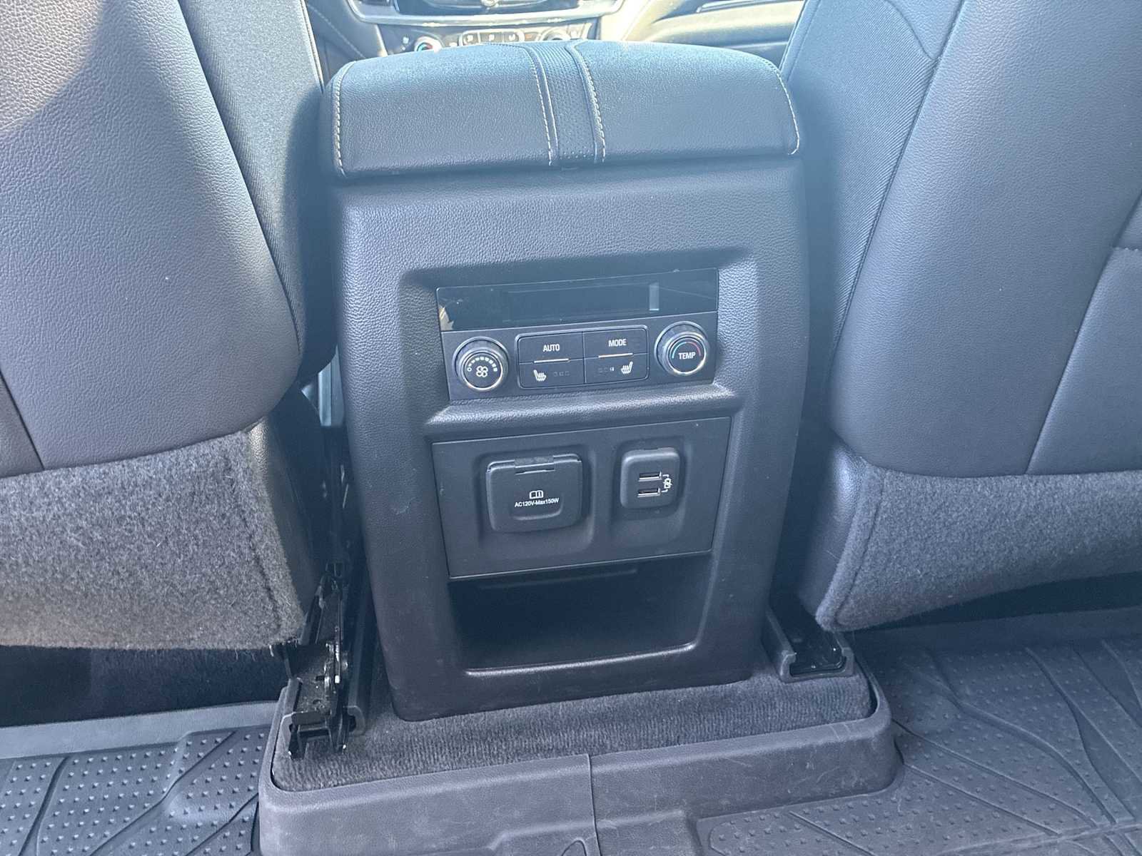 Used 2022 Chevrolet Traverse Premier image 21