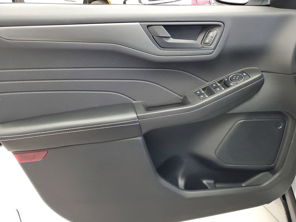 Used 2025 Ford Escape Active AWD/4WD image 21