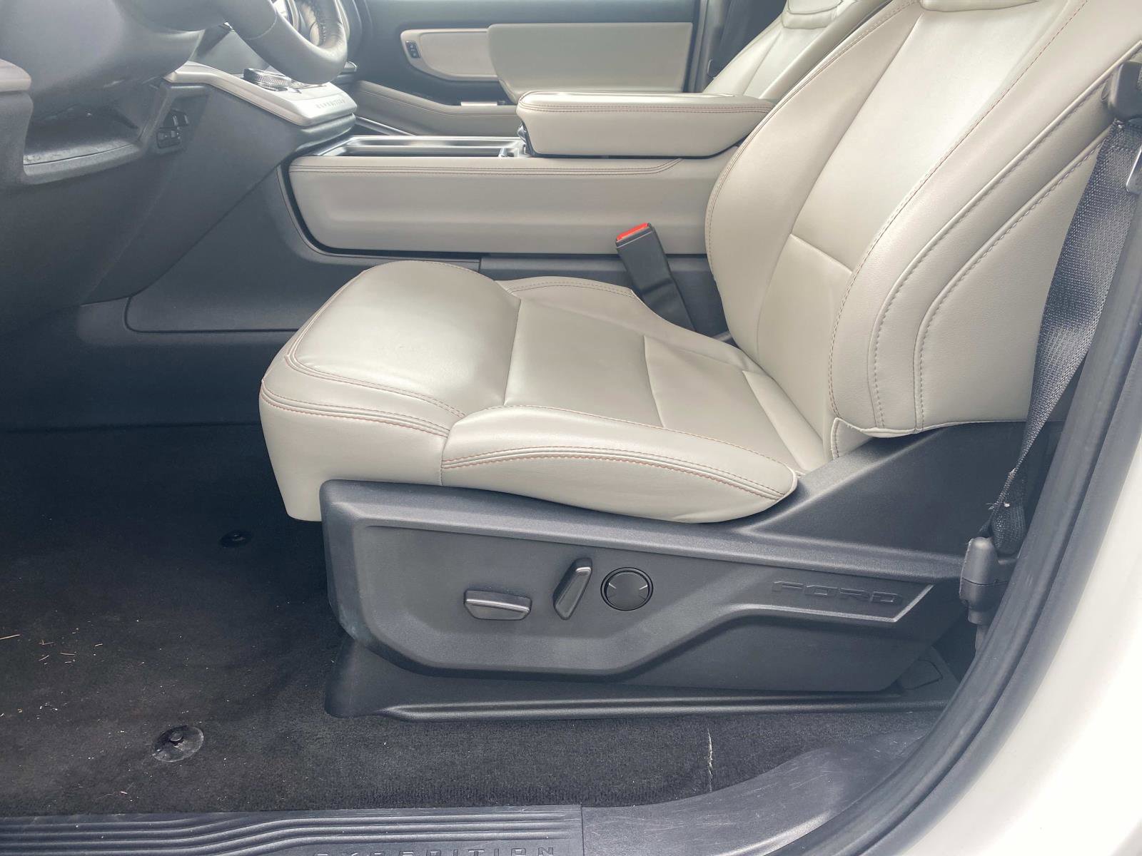 Used 2025 Ford Expedition Active image 18
