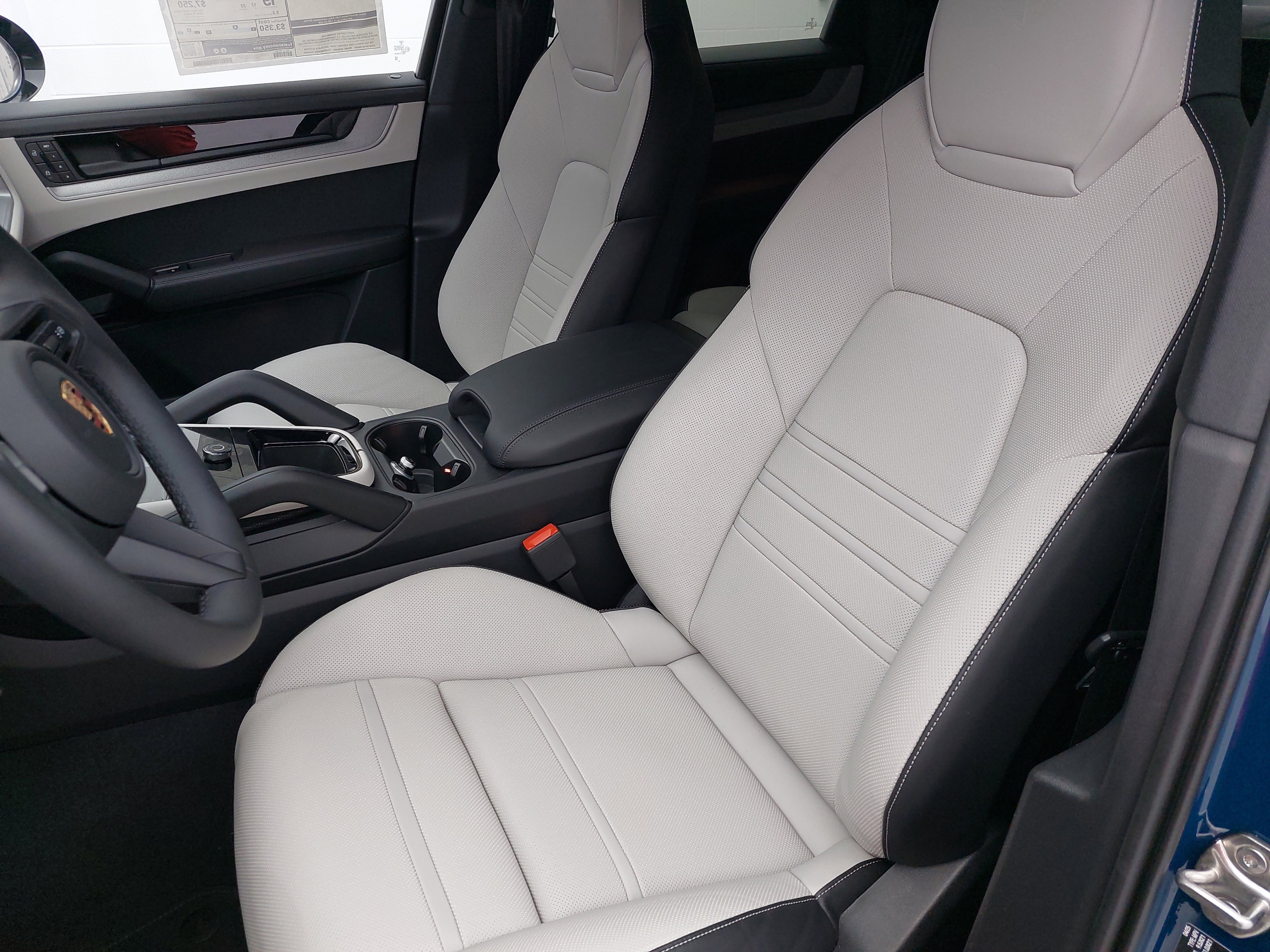 New 2025 Porsche Cayenne Coupe image 17