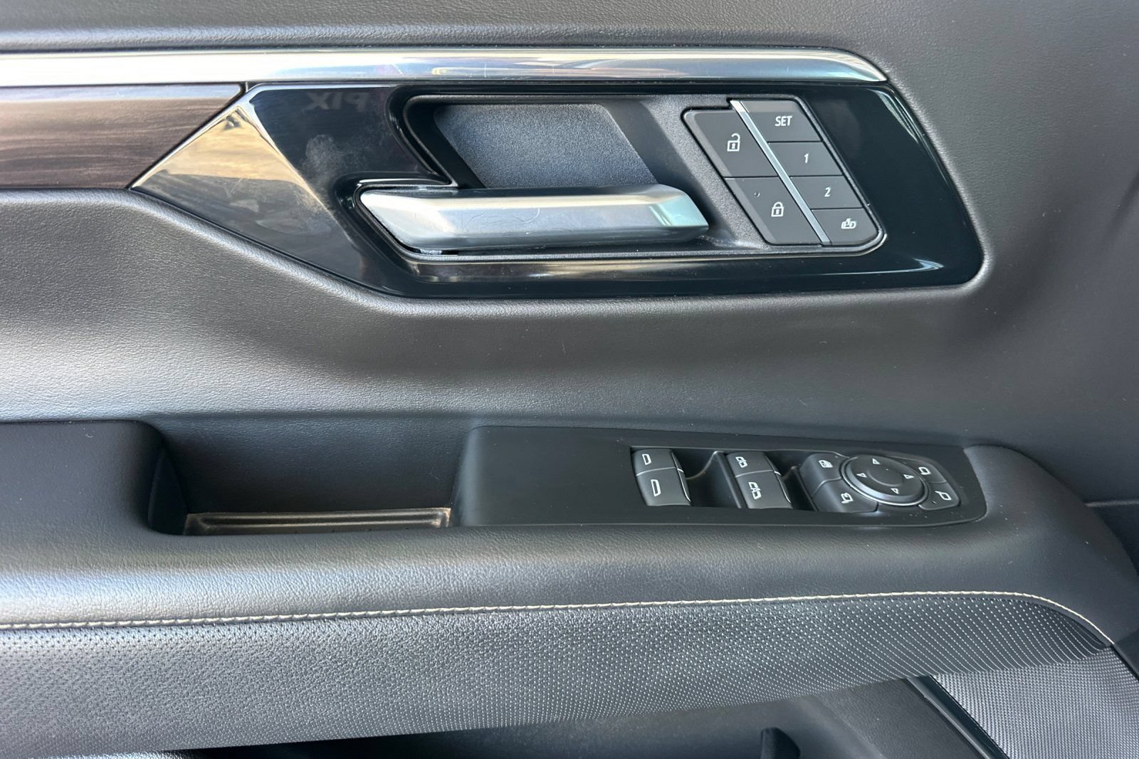 Certified 2025 Chevrolet Tahoe Premier AWD/4WD image 11